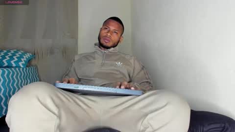 Snapshot of thiagosantos_ chatting on 12-04-25, 12:42 Thiago Instagram online show from 12-04-25, 12:42