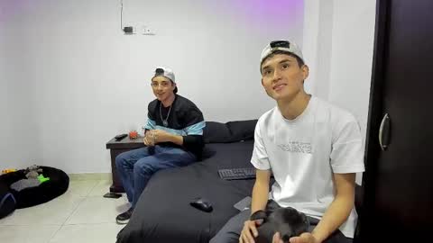 Snapshot of thiagowells_ chatting on 02-13-25, 01:40 Thiago Wells online show from 02-13-25, 01:40