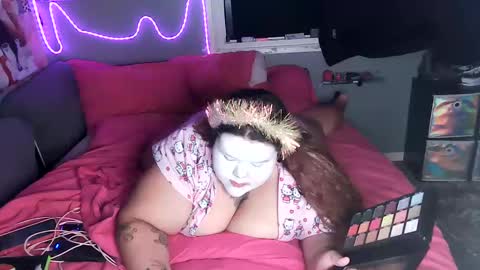 Snapshot of thiccmommy chatting on 09-19-25, 11:22 milkmommy online show from 09-19-25, 11:22