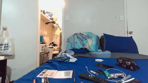 Snapshot of thiccxe chatting on 01-12-25, 06:17 GinWitDaJuice online show from 01-12-25, 06:17