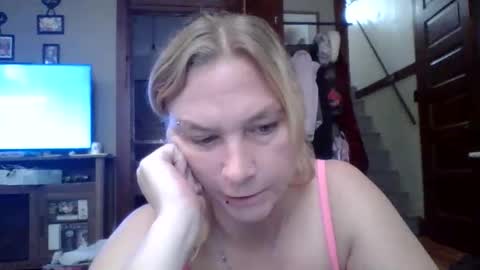 thickblonde_92 online show from 11-06-25, 03:13