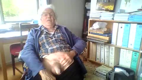 Snapshot of thickcockat71 chatting on 12-16-25, 01:43 Thickcockat71 online show from 12-16-25, 01:43
