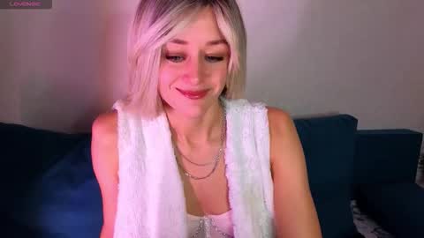 Snapshot of thief_of_hearts_ chatting on 09-21-25, 02:02 thief_of_hearts_ online show from 09-21-25, 02:02