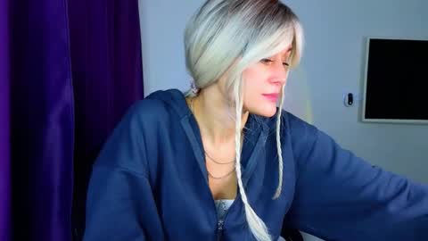 Snapshot of thief_of_hearts_ chatting on 11-20-25, 10:42 thief_of_hearts_ online show from 11-20-25, 10:42