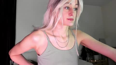 Snapshot of thief_of_hearts_ chatting on 12-20-25, 02:29 thief_of_hearts_ online show from 12-20-25, 02:29