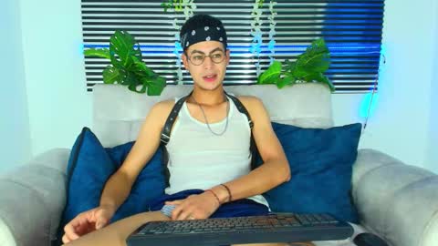 Snapshot of thiiagosaeenz chatting on 02-08-26, 11:30 Thiago Saenzz online show from 02-08-26, 11:30