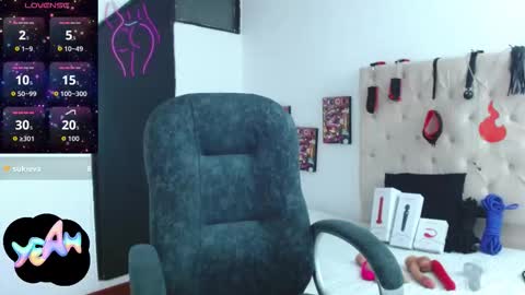 Snapshot of thin__tatto_ chatting on 11-13-25, 03:22 MADAME online show from 11-13-25, 03:22