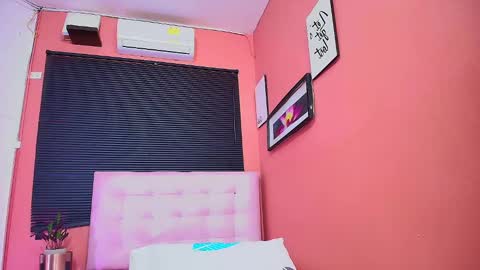 Snapshot of thin_eva chatting on 02-08-25, 12:06 Eva online show from 02-08-25, 12:06