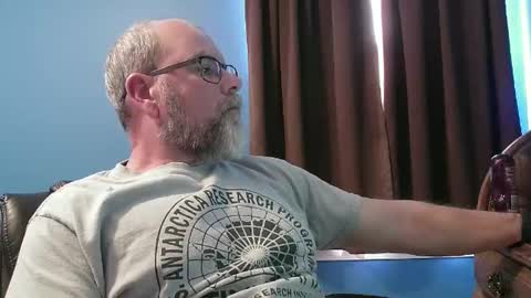 Snapshot of thisguy374 chatting on 12-24-24, 07:00 thisguy374 online show from 12-24-24, 07:00