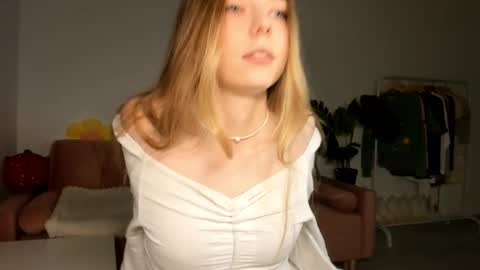 Amelia  shows on mondays fridays and sundays  if anything changes im giving updates on my fansly  online show from 03-09-25, 05:06