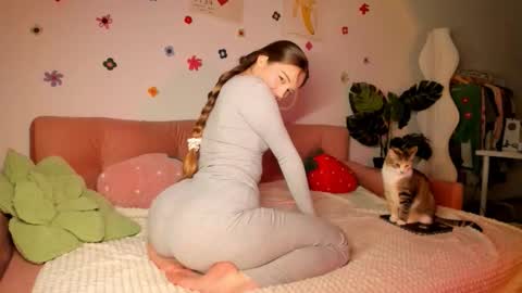 Snapshot of thisisamelia chatting on 09-26-25, 04:22 Amelia shows on mondays fridays and sundays if anything changes im giving updates on my fansly online show from 09-26-25, 04:22