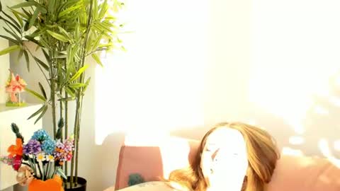 Amelia  shows on mondays fridays and sundays  if anything changes im giving updates on my fansly  online show from 06-12-26, 05:01