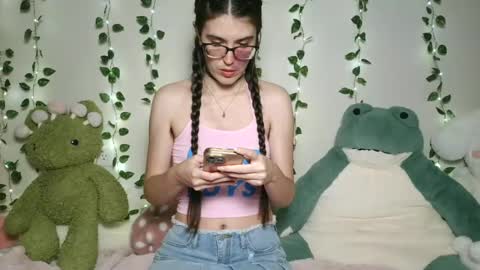 thistlefernsby online show from 06-17-26, 01:08