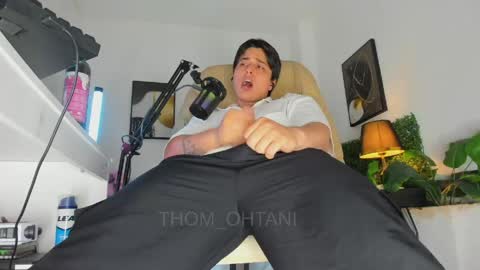 Snapshot of thom_ohtani chatting on 04-28-26, 02:27 thom_ohtani online show from 04-28-26, 02:27