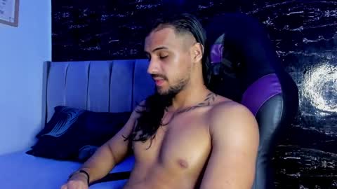 Snapshot of thomas__wayne chatting on 10-04-25, 12:58 Thomas online show from 10-04-25, 12:58