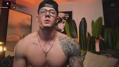 Thomas Falcon online show from 01-08-26, 01:19