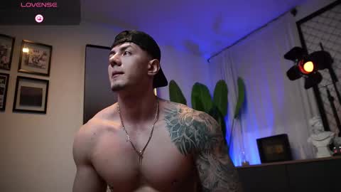 Thomas Falcon online show from 02-18-26, 01:56