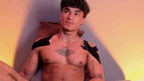 Snapshot of thomas_fit1 chatting on 01-04-25, 02:35 Thomas 3 JUST STAY AND BE MY LAST LOVE online show from 01-04-25, 02:35