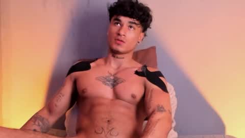 Snapshot of thomas_fit1 chatting on 01-05-25, 02:38 Thomas 3 JUST STAY AND BE MY LAST LOVE online show from 01-05-25, 02:38