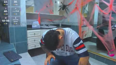 Snapshot of thomas_moon_ chatting on 10-14-25, 12:17 Thomas online show from 10-14-25, 12:17