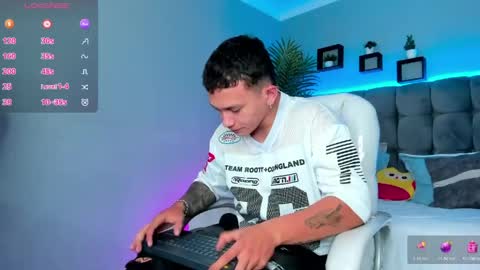 Snapshot of thomas_moon_ chatting on 05-30-26, 02:03 Thomas online show from 05-30-26, 02:03