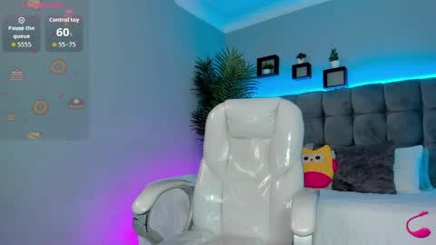 Snapshot of thomas_moon_ chatting on 06-03-26, 02:33 Thomas online show from 06-03-26, 02:33