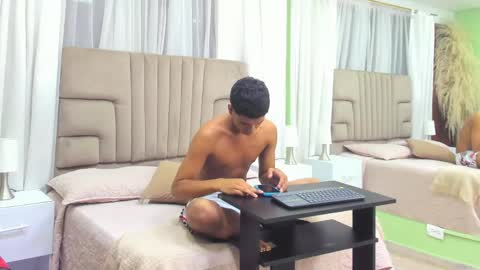 Snapshot of thomas_valkov chatting on 05-10-26, 11:15 Thomas Valkov online show from 05-10-26, 11:15