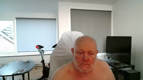 thomash32 online show from 09-09-25, 04:45