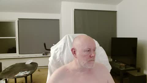 thomash32 online show from 09-11-25, 10:21