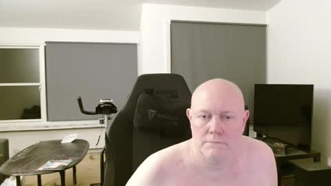 thomash32 online show from 09-14-25, 09:58