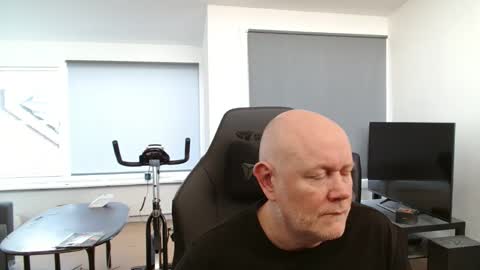 thomash32 online show from 09-17-25, 07:43