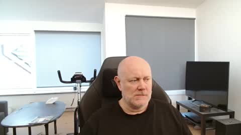 thomash32 online show from 09-24-25, 07:33