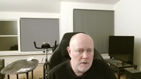 thomash32 online show from 09-24-25, 08:45