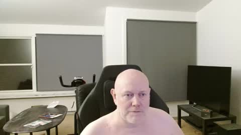 thomash32 online show from 10-11-25, 11:14