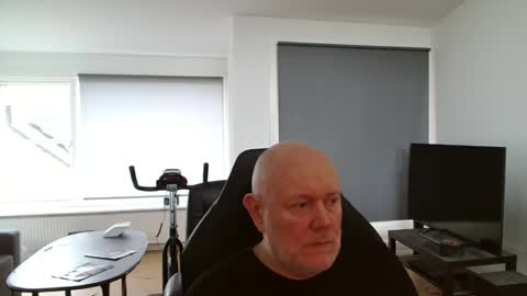 thomash32 online show from 10-14-25, 07:31