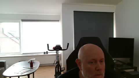 thomash32 online show from 10-22-25, 02:28