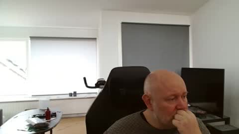 thomash32 online show from 11-10-25, 10:14