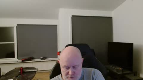 thomash32 online show from 11-30-25, 08:57