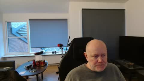 thomash32 online show from 12-17-25, 02:01