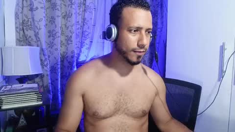 Snapshot of thommerxxx chatting on 05-22-26, 04:41 Thom online show from 05-22-26, 04:41