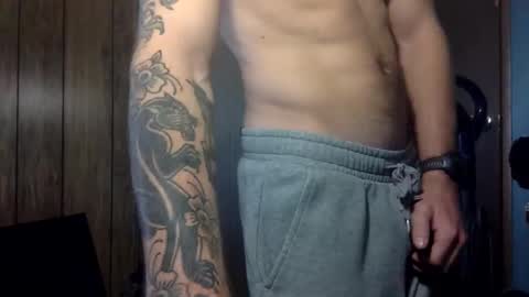 Snapshot of thompson475 chatting on 12-20-25, 09:33 Toned Guy 4 Thrills online show from 12-20-25, 09:33