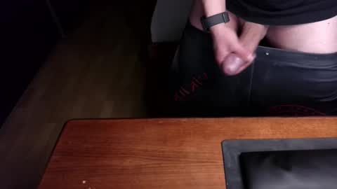 Snapshot of thomsdick chatting on 12-15-25, 09:52 thomsdick online show from 12-15-25, 09:52