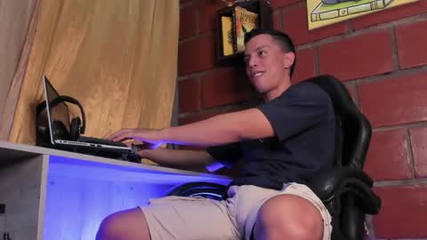 Thoms Every online show from 04-21-26, 01:53