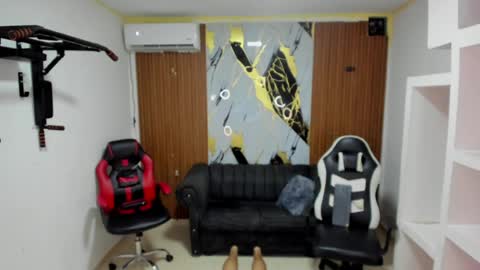 thomson_hot01 online show from 04-10-26, 05:45