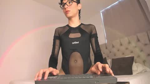 Snapshot of thomythompson chatting on 09-10-25, 03:45 Thomy T online show from 09-10-25, 03:45