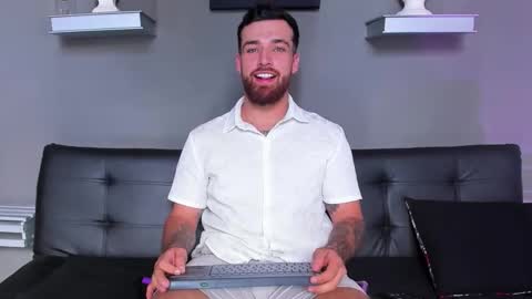 Snapshot of thor_evans chatting on 10-15-25, 07:14 thor_evans online show from 10-15-25, 07:14