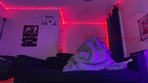 Snapshot of throattaker4l_ chatting on 06-16-26, 06:05 ThroatTaker4l online show from 06-16-26, 06:05