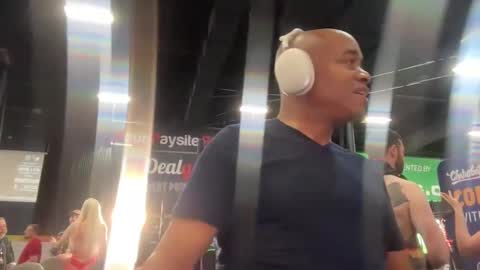 Snapshot of throbbingxxx chatting on 10-25-25, 06:13 austin xzandros online show from 10-25-25, 06:13