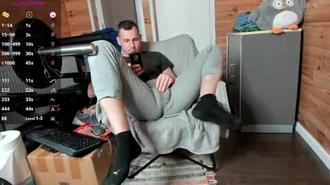 Snapshot of thyleo chatting on 03-23-26, 06:45 bigsshark online show from 03-23-26, 06:45
