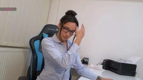 tia_j online show from 01-19-26, 02:43